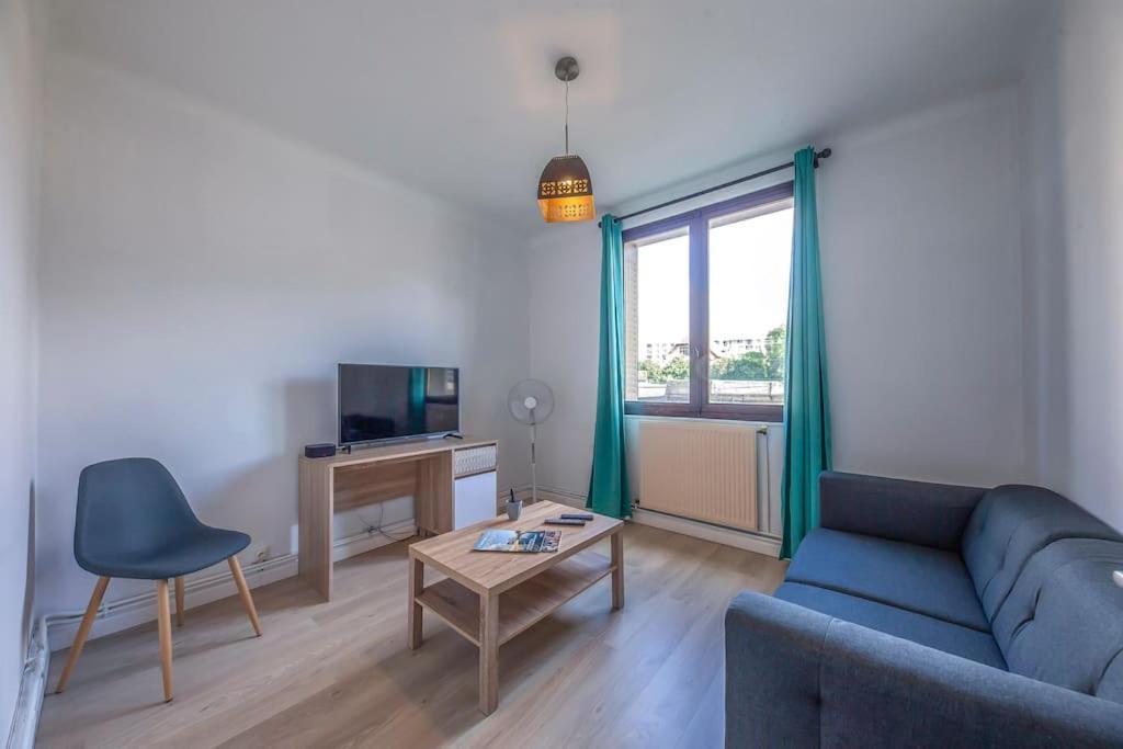 Appartement Au Bord De La Leysse A Chambéry Exteriör bild